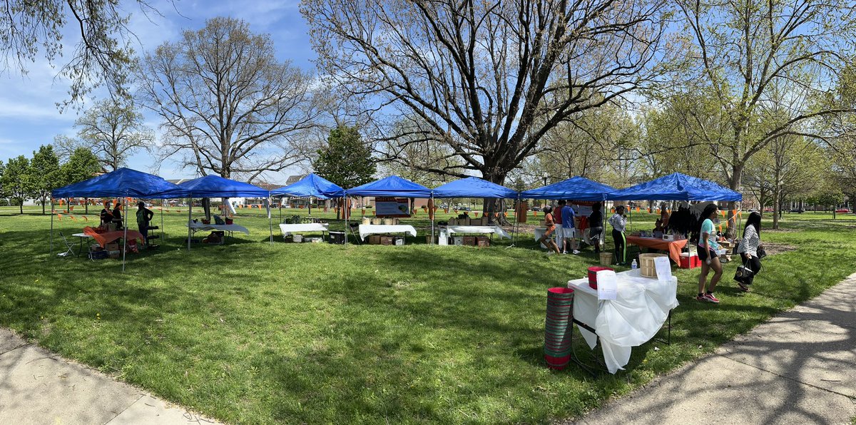 JsazMD's tweet photo. Had a great morning repping @UCincyMedicine at the Farmer’s market sponsored by MyWhy. Such an amazing experience helping supply the community with fresh and healthy food! #Thetimeisnow https://t.co/pmVFp0kzJJ