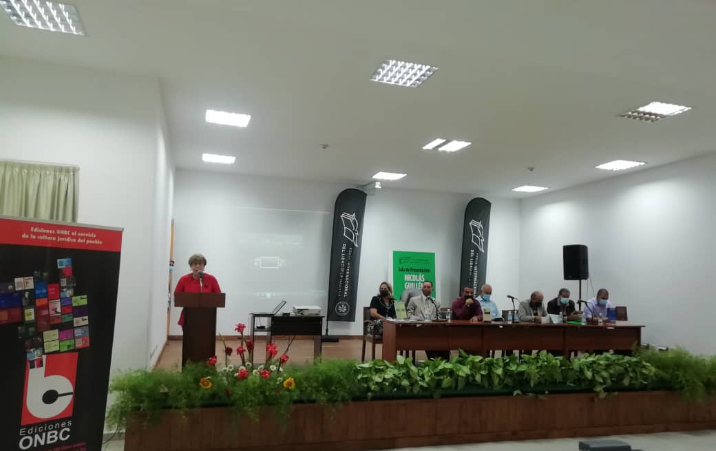 ONBC_CUBA's tweet photo. Presentación de los nuevos textos de la Editorial Ediciones ONBC en la 30 Feria Internacional del Libro, presentes abogados de Cienfuegos, Matanzas, Mayabeque, La Habana, Camagüey y directivos, especialistas, trabajadores de la JDN y  del @BufeteBES 
#FILHCuba2022 https://t.co/UPJxskjMA6