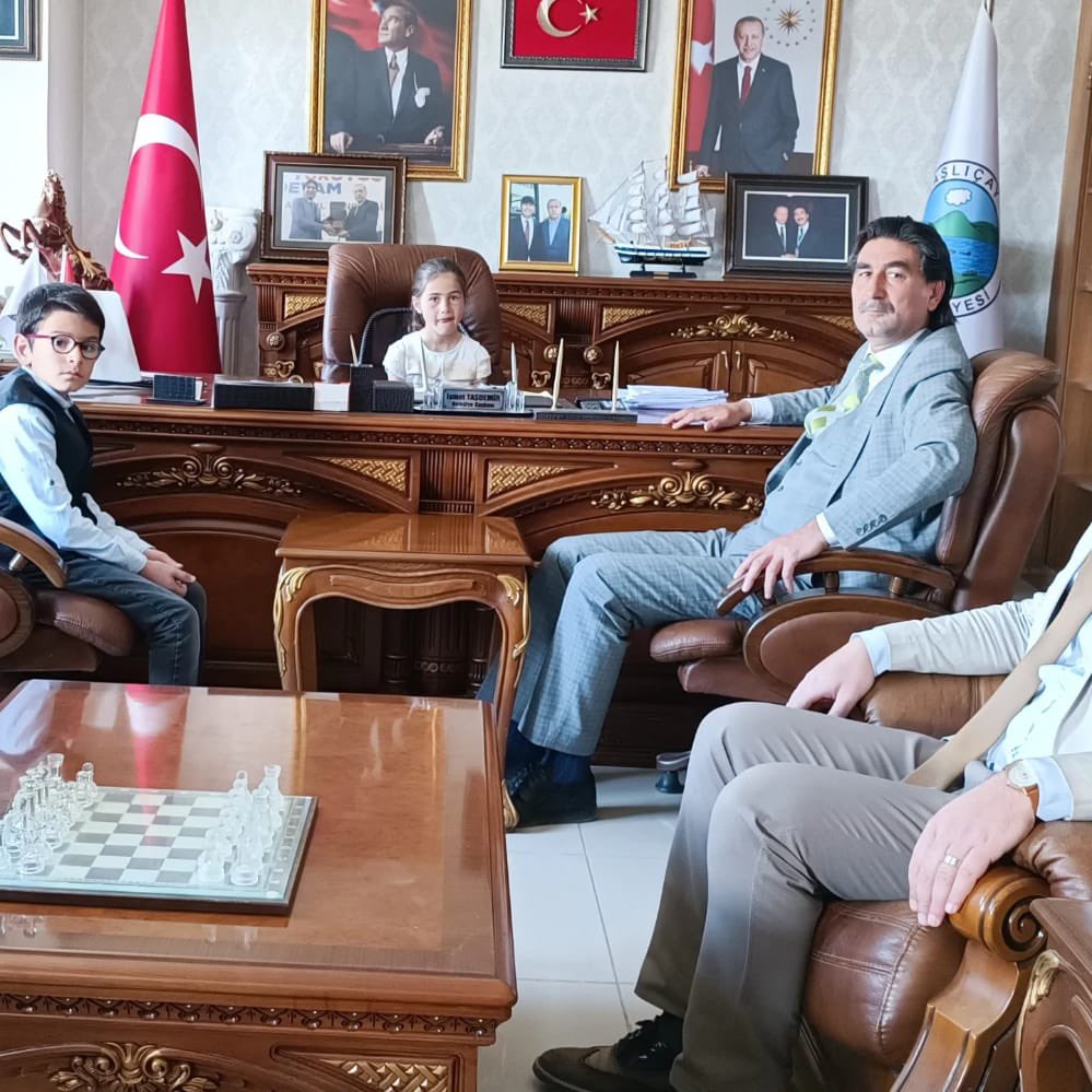 nurali_ilk's tweet photo. 23 Nisan Ulusal Egemenlik ve Çocuk Bayramı kutlu olsun @agrimem @hasan_kokrek @ademtopaca @Ahmetkaya0404 @taslicaymem @Ihsan_yldzl https://t.co/33sZoJJtu5