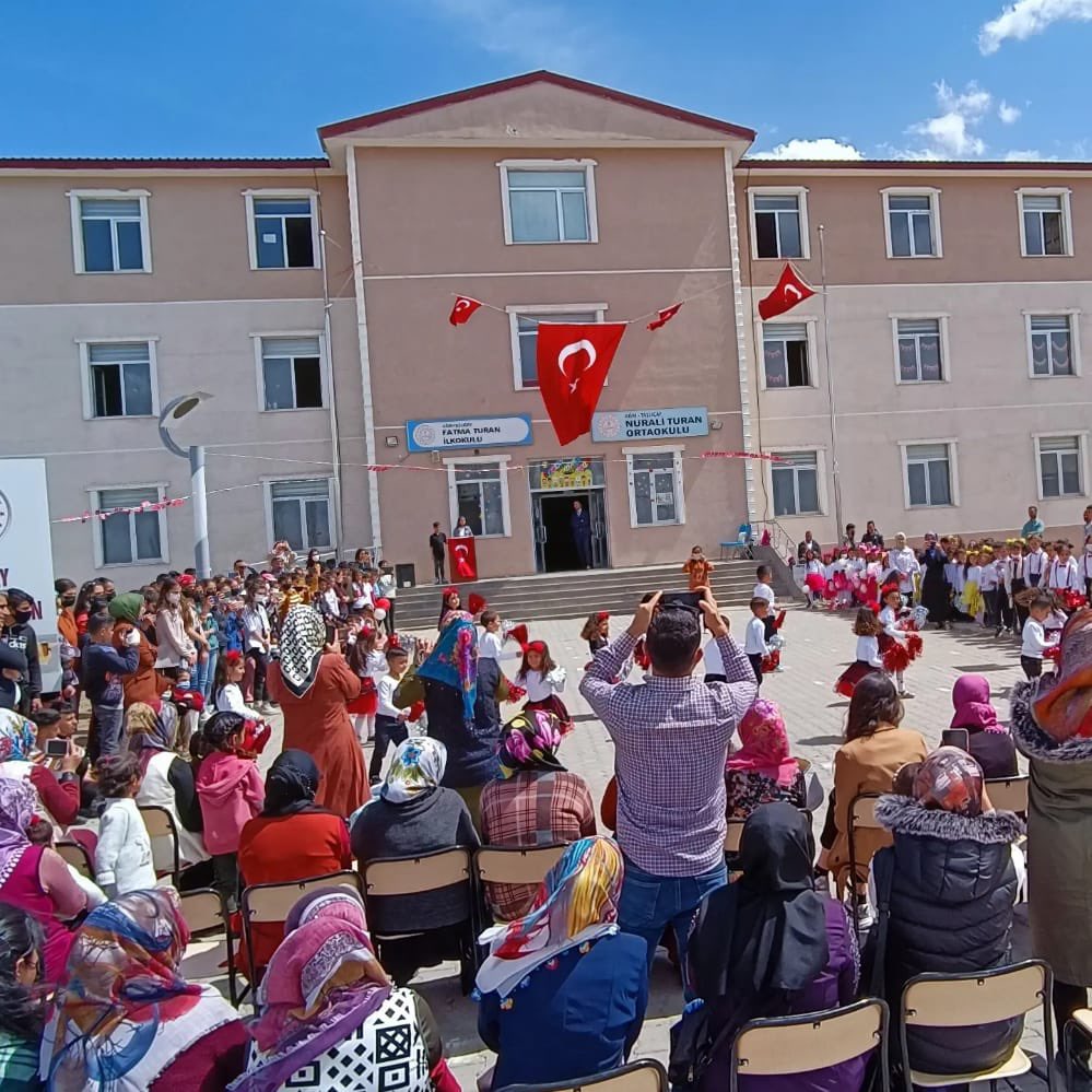 nurali_ilk's tweet photo. 23 Nisan Ulusal Egemenlik ve Çocuk Bayramı kutlu olsun @agrimem @hasan_kokrek @ademtopaca @Ahmetkaya0404 @taslicaymem @Ihsan_yldzl https://t.co/33sZoJJtu5