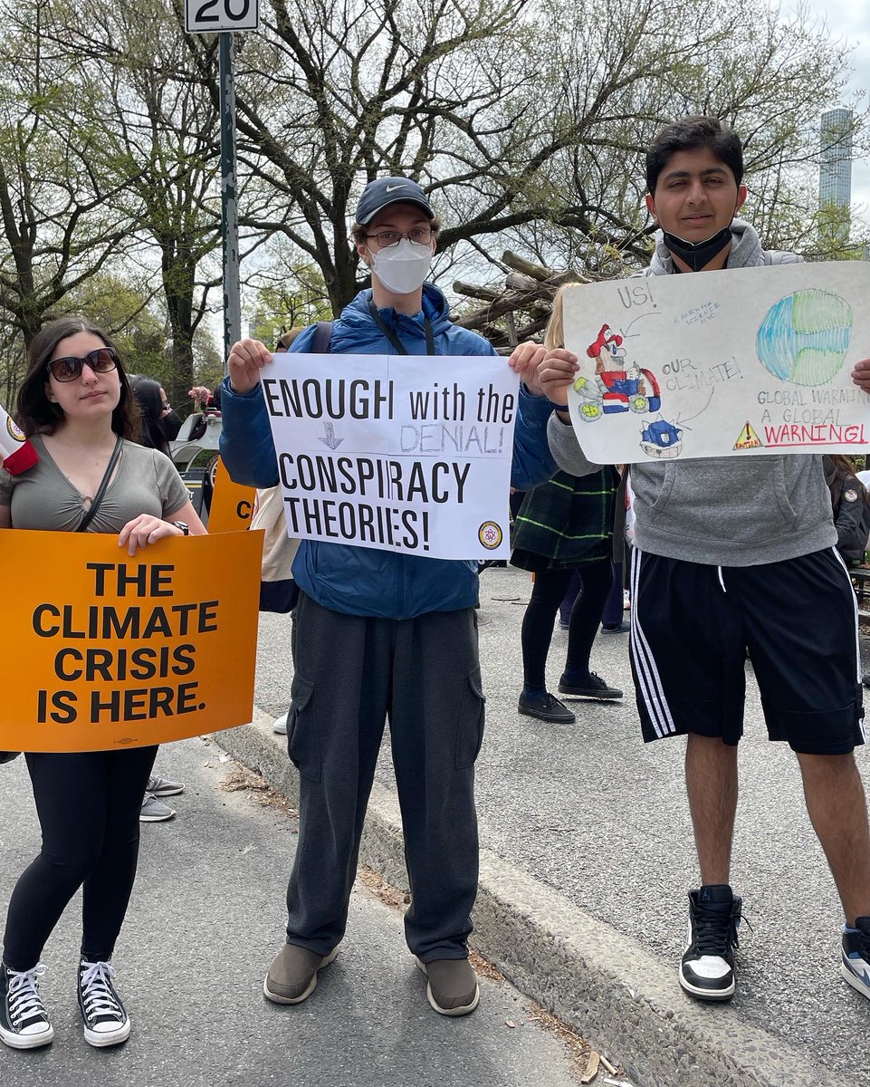 RoniK1022's tweet photo. Who's future? Our future. #MarchForScienceNYC https://t.co/mqqgWdDsSL