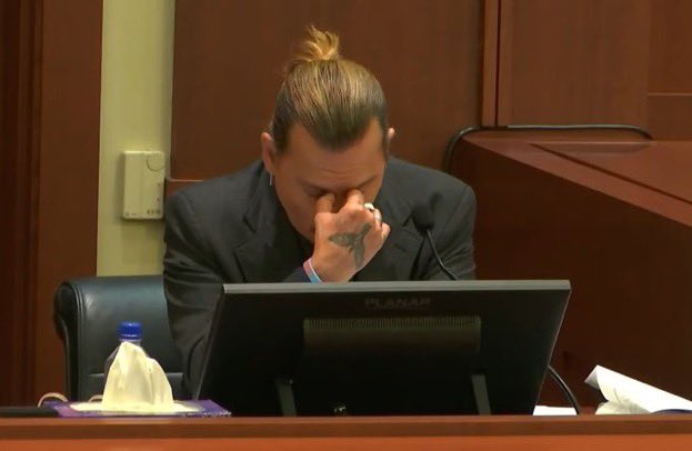 El_Traslador's tweet photo. Johnny Depp: “Ya he perdido todo, da igual el resultado de este juicio... ya he perdido. Perdí cuando se hicieron estas acusaciones, porque estarán conmigo para siempre. Mi vida está arruinada para siempre." https://t.co/8P0LNiqvaH