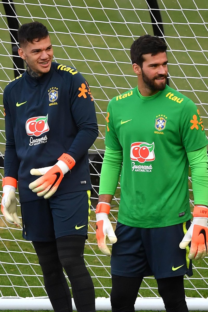 EPLworld's tweet photo. من يستحق ان يكون حارس البرازيل في مونديال قطر 2022؟ 

🇧🇷 https://t.co/5r4euQ8d2Z