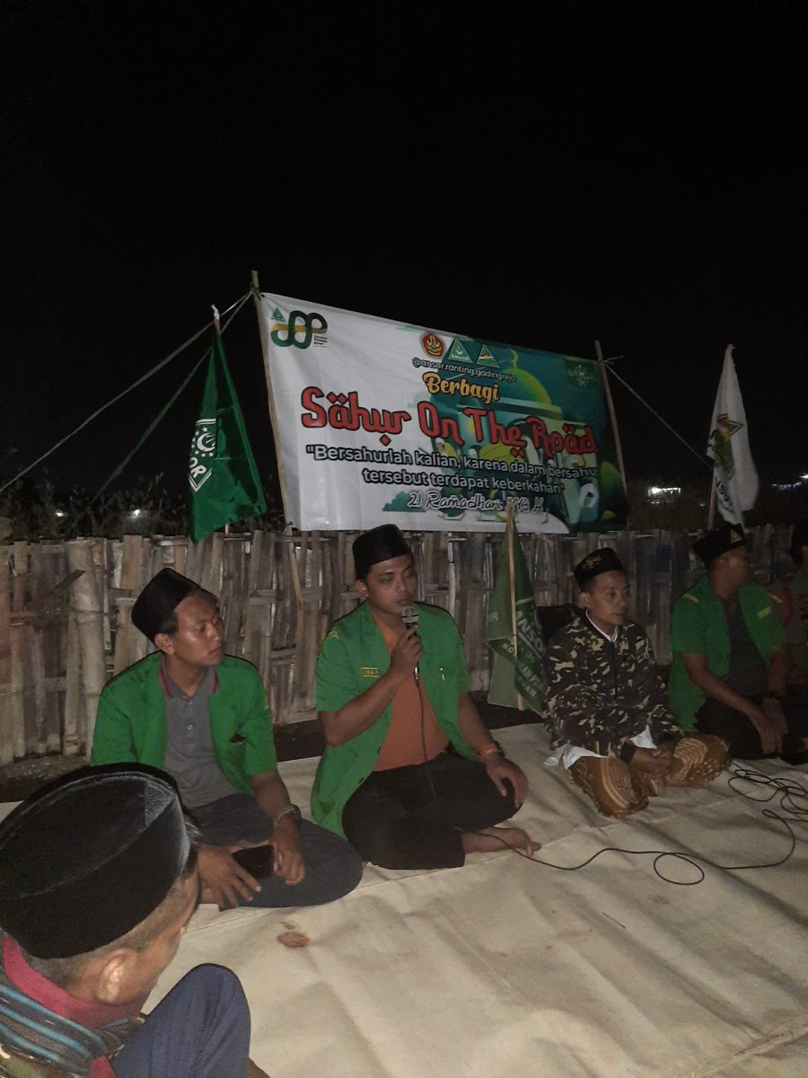 AnsorGading's tweet photo. Malam Refleksi yang di isi oleh sahabat Ahmad Mudhofir M.Pd selaku kaderisai PC GP Ansor kota Pasuruan menjadi Puncak peringatan Harlah GP Ansor yang Ke-88 oleh PAC dan PR GP Ansor Gadingrejo Kota Pasuruan 

#Ansor kopas
#ansor pw jatim
#ansor jatim 
#NU Kopas
#Harlah GP Ansor 88 https://t.co/vZKcSmxo0v
