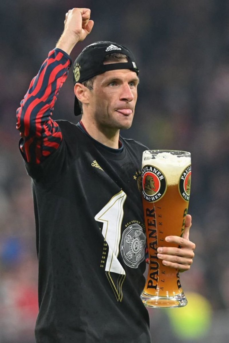 Keven_Bader's tweet photo. ✅Thomas Müller är den första spelaren som har vunnit 1️⃣1️⃣ BL-titlar. https://t.co/VV2VYrWkyr