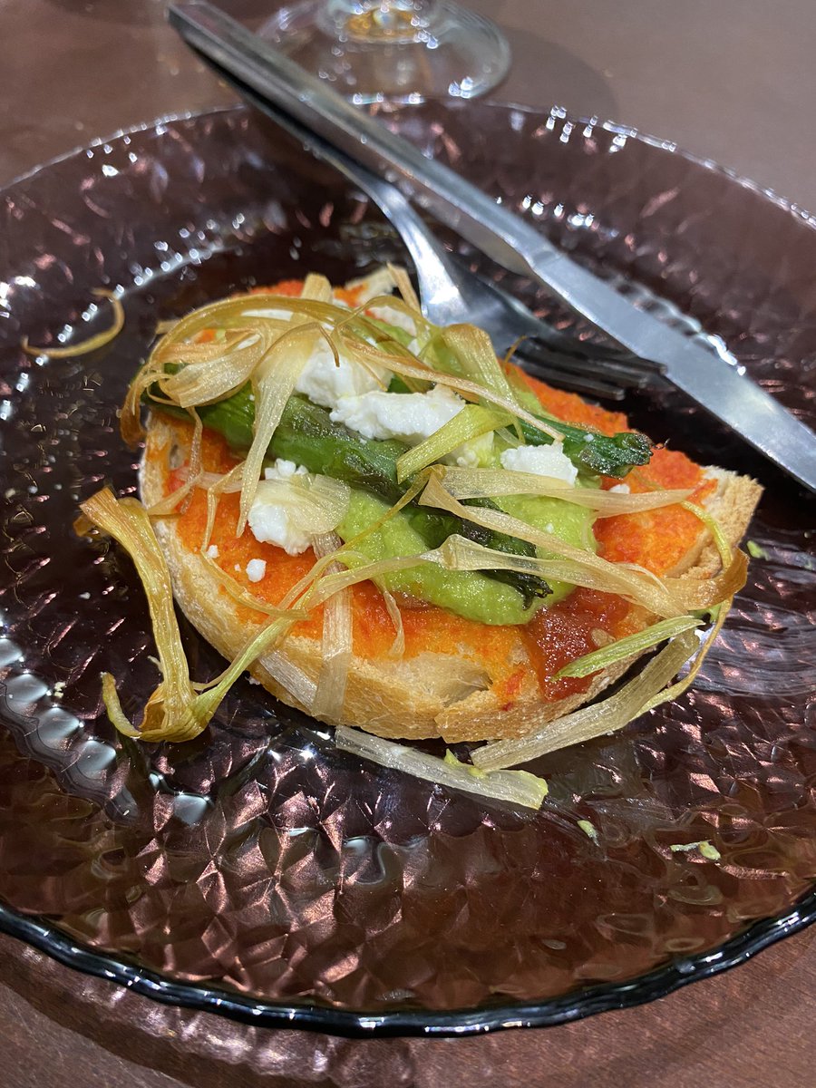 WanderlustTB's tweet photo. Rematando el día de #JornadasVerdurasCalahorra con unos pintxos en el Hotel @CiudadCalahorra (PD: Algunos no tuvieron ni foto… entraron solos) https://t.co/KIyzTc5NbR