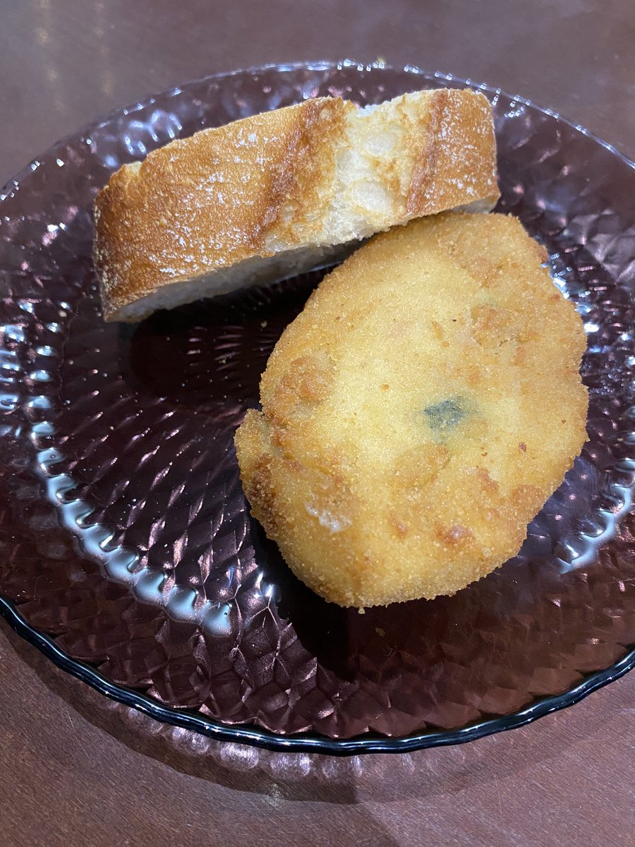 WanderlustTB's tweet photo. Rematando el día de #JornadasVerdurasCalahorra con unos pintxos en el Hotel @CiudadCalahorra (PD: Algunos no tuvieron ni foto… entraron solos) https://t.co/KIyzTc5NbR