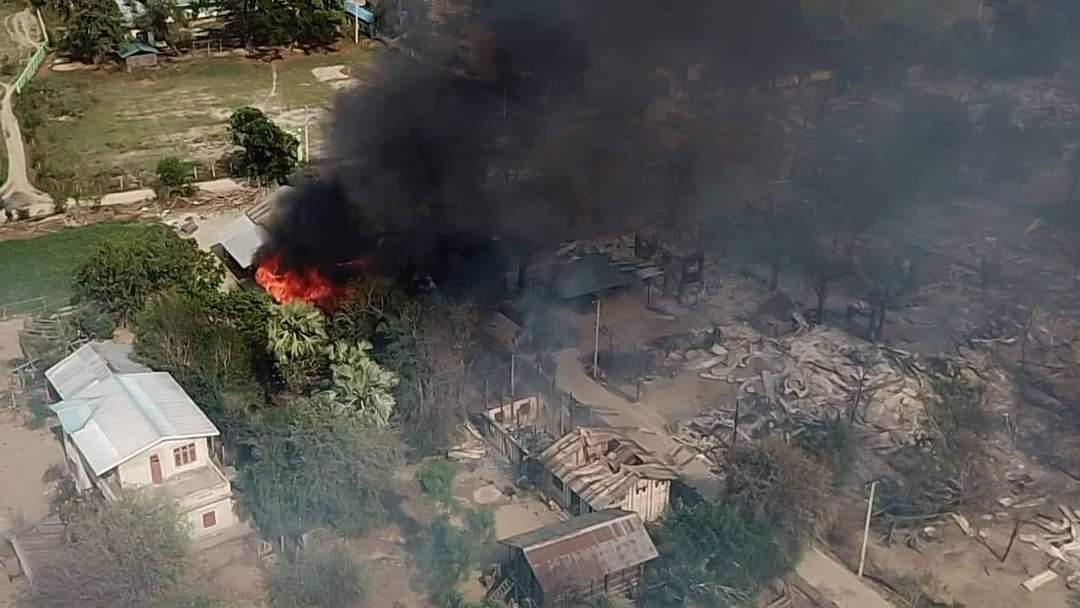 DrWinMyatAye's tweet photo. On 23.04.22, Junta forces torched &amp; destroyed at least 70 houses &amp; killed 1 person in Kin Ma village, Sagaing. They are repeatedly committing crimes against humanity in various parts of Myanmar. Their crimes must be punished by international law.
#ProtectMyanmarPeople #WarCrimes https://t.co/bIUmXMhXDX