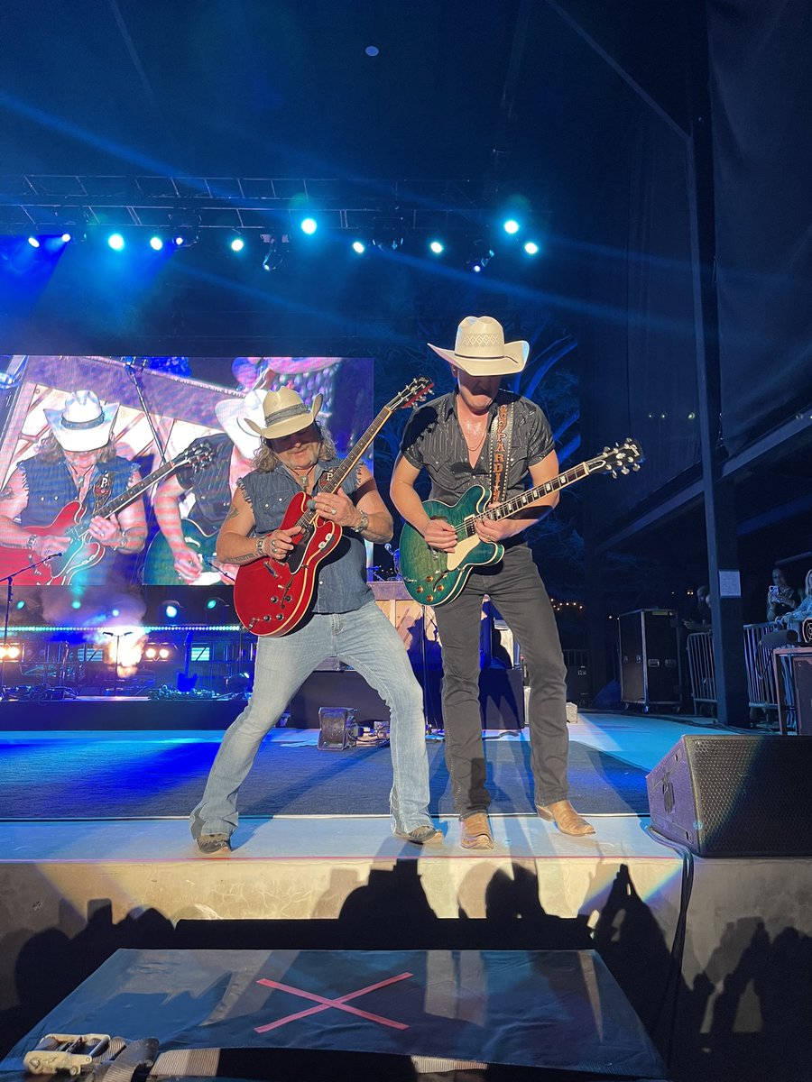 DMACIAS21's tweet photo. Last Saturday was 🔥🔥 @WhitewaterRocks when @JonPardi tore up that Stage off the Guadalupe River!! #PardiTime #HonkyTonk 🤠 https://t.co/tKgcgjo5t2