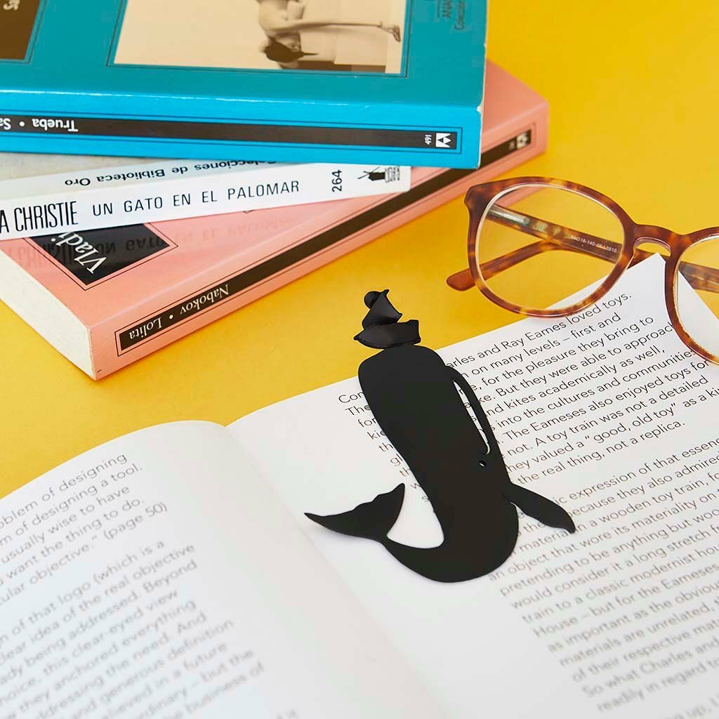 popixdesign's tweet photo. Immergiti nella lettura senza perder mai la rotta 🐳 #segnalibro

Acquistalo online cliccando sul link in #bio!

#popixdesignstore #mobydick #leggere #libri #bookstagram #libridaleggere #libro #lettura #book #books #leggeresempre #booklover #frasi #li… https://t.co/MLmXfQXQ4I https://t.co/o7CtNwviGn