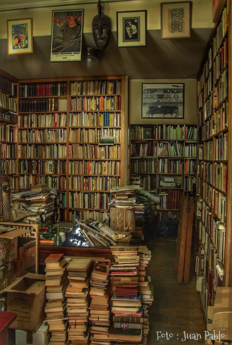 No hay una habitación mas grande que una llena de libros.