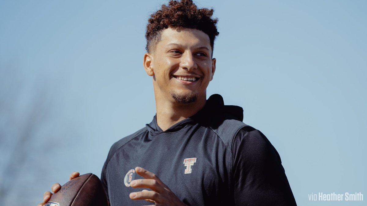 Chiefs's tweet photo. Back in the lab. https://t.co/h9U8A7TYrE