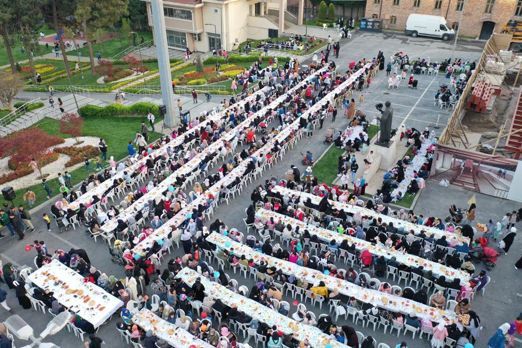 ismailcatakli's tweet photo. Soydaşlarımız Doğu Türkistanlı kardeşlerimizin #iftar sofralarına konuk olduk. 
Ramazanın bereketi sofraların büyüklüğünde. ☺️
Rabbim kabul eylesin… https://t.co/tF2zS2GU7K