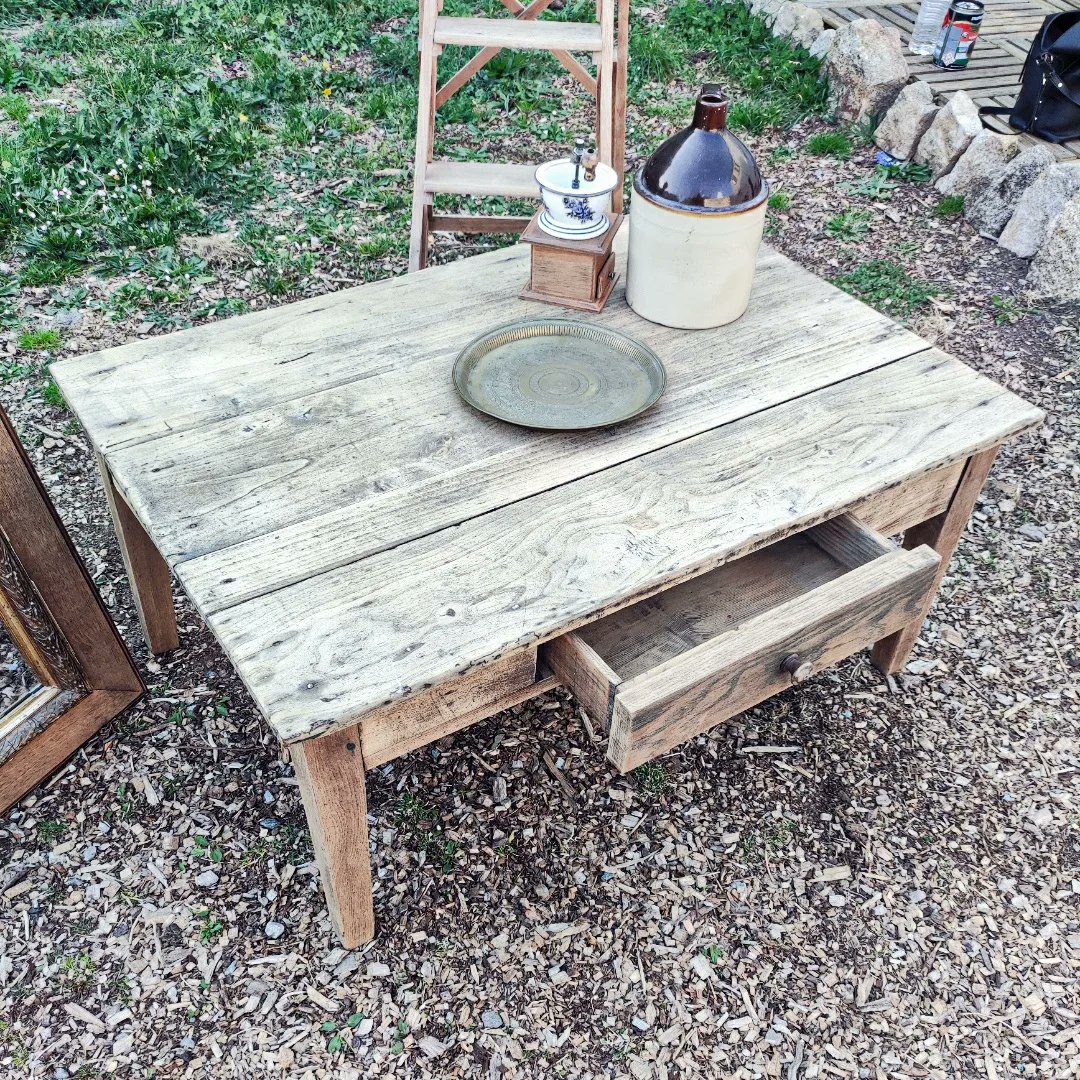 chez_meme's tweet photo. ✅ DISPONIBLE (pas encore sur le site).
Retour de chine d'hier ✨
J'ai déjà procédé au ponçage de ces 3 pièces.
Il me reste juste à appliquer une protection.
#chineuse #homedecor #Retourchezmeme #bretagne #retro #brocanteEnLigne https://t.co/QZfVFL4vNw