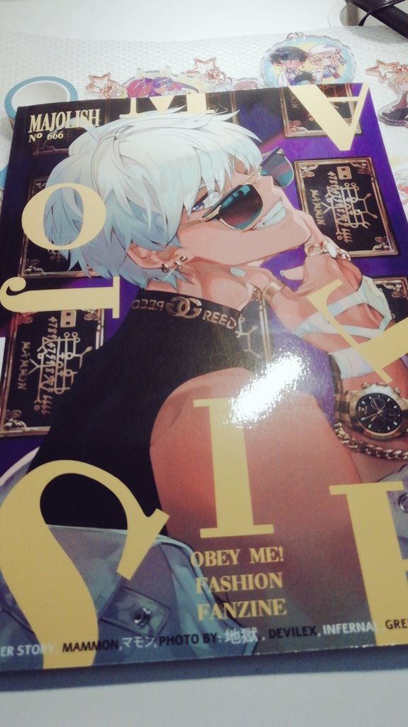 MessOnebig's tweet photo. Quickly popping back from the ded to say that @SeinZines 's package finally came in!!!!! Everything is so pretty i'm so happy 😭❤️
I kinda left the fandom a while ago but seing all this just melted my heart, thank you so much!!! https://t.co/uB01PG96r1