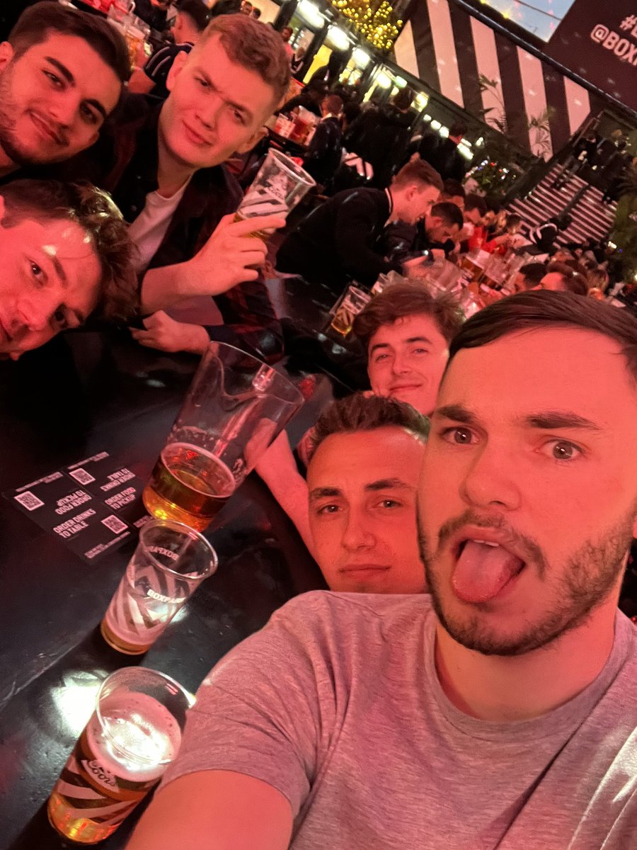 ryanhill1000's tweet photo. @JayKnox free drinks 🤪 https://t.co/01D0atu3yy