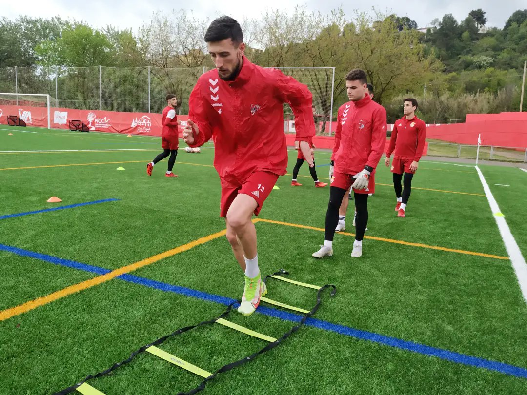 CdEManresa's tweet photo. 🔴⚪Demà tenim partit al Congost davant el Peralada

⚽ Putxi i Pau Darbra seran baixa

🏟️ Afició, estem segurs que omplireu el Congost de vermell

#TrioManresa
#OperacioVermell https://t.co/8dVmItNPU4