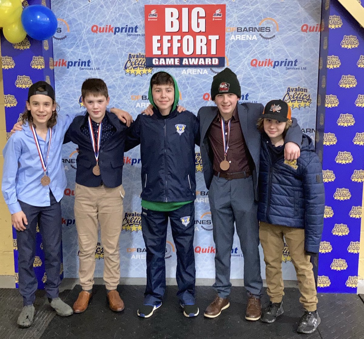 Nothing says sportsmanship like bringing a rival dog into your pack even after a tough loss. Jackals are a family to the end, and everyone is welcome! #sportsmanship #bigeffort <a href="/2020Bns/">BNS_Wolverines_2021/22</a> <a href="/DJHLnews/">@djhlnews</a> 💚🐺