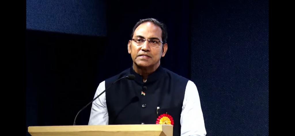 dinakholkar's tweet photo. It was my honour to receive the Distinguished Alumni Award from my alma mater #VJTI  It is a matter of great pride for me and also all who have contributed to my journey. https://t.co/n03WHMzcRD