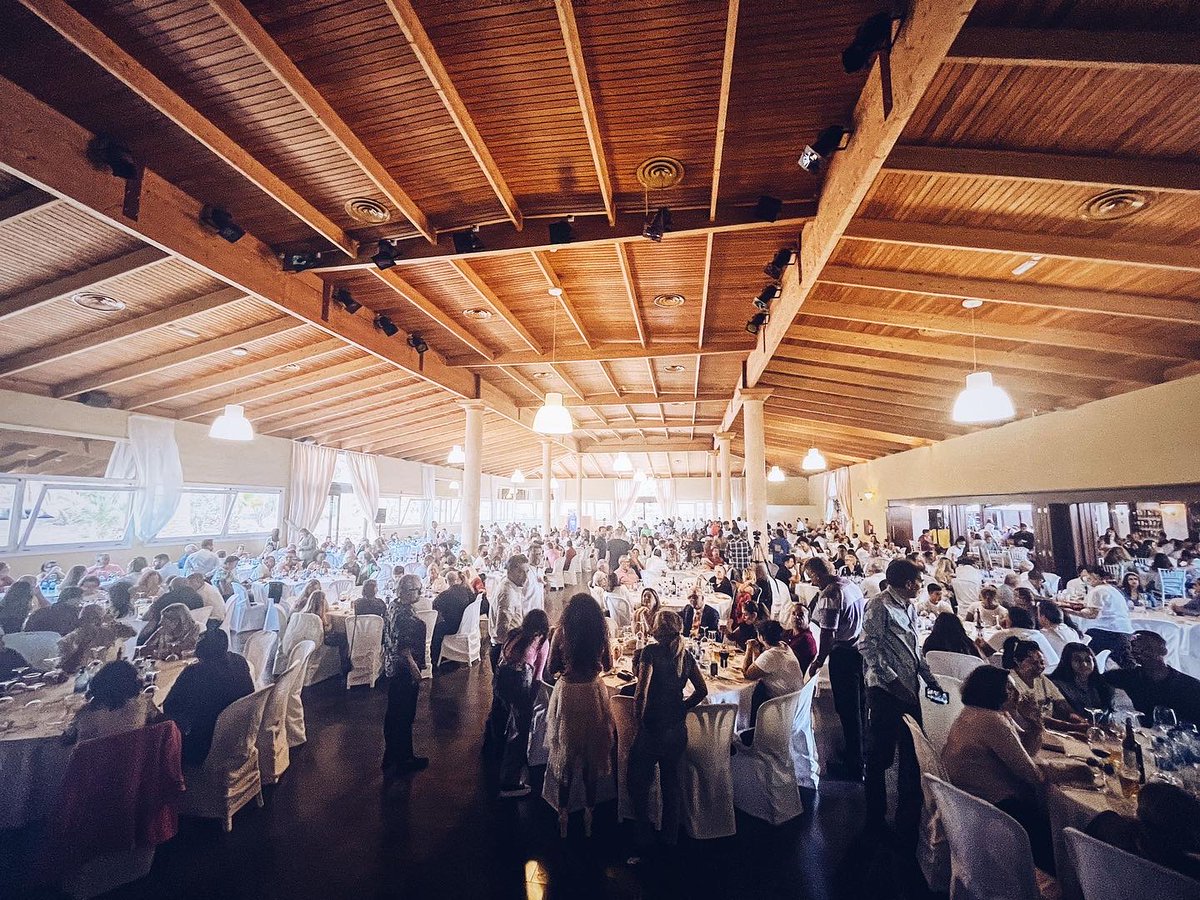 Nuestra familia nacionalista reúne más de mil personas, evidencia que la formación está más viva que nunca, y que seguirá trabajando unida para construir el futuro de #Fuerteventura y de #Canarias.

#SomosFuerteventura