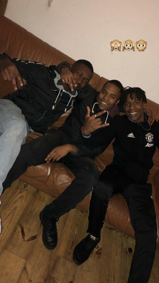 winandy_john's tweet photo. En 8 ans vous avez tjr été à mes côtés, vous m’avez vue grandir et on a tout fait ensemble. Mtn on est plus que 2 mon sang … Soit fort🩸💔🕊      #Onelovemesfrères https://t.co/SMjOUfjmej