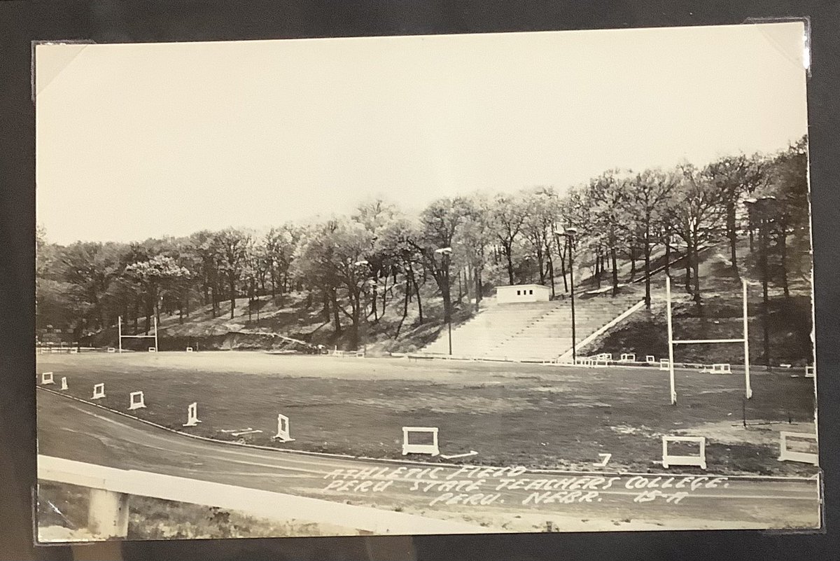 RT @DanDcollin: @SuitUpVarsity An old postcard photo of the Oak Bowl at Peru.  Note the wooden hurdles. https://t.co/UmQMg77GR5