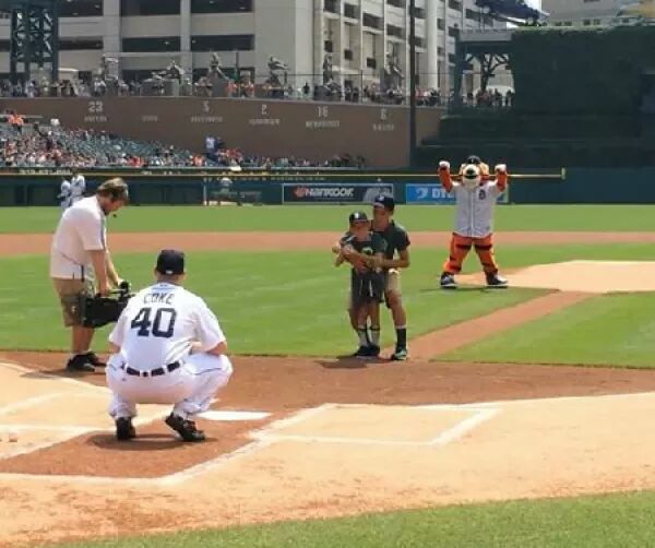 The_CP_Swagger's tweet photo. Thank you so much for sharing! For those who may not remember @my_real_brain was our catcher when we threw out the first pitch at the @tigers game! https://t.co/s1wIkiZKNI