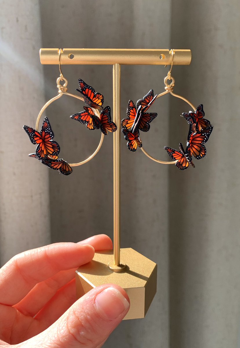 craftedbyari's tweet photo. 🔸 monarch butterfly hollows 🔸

handmade from polymer clay 🧡✨ some of the most ethereal earrings i’ve ever created 🥺🦋 https://t.co/JZfIboNeoT