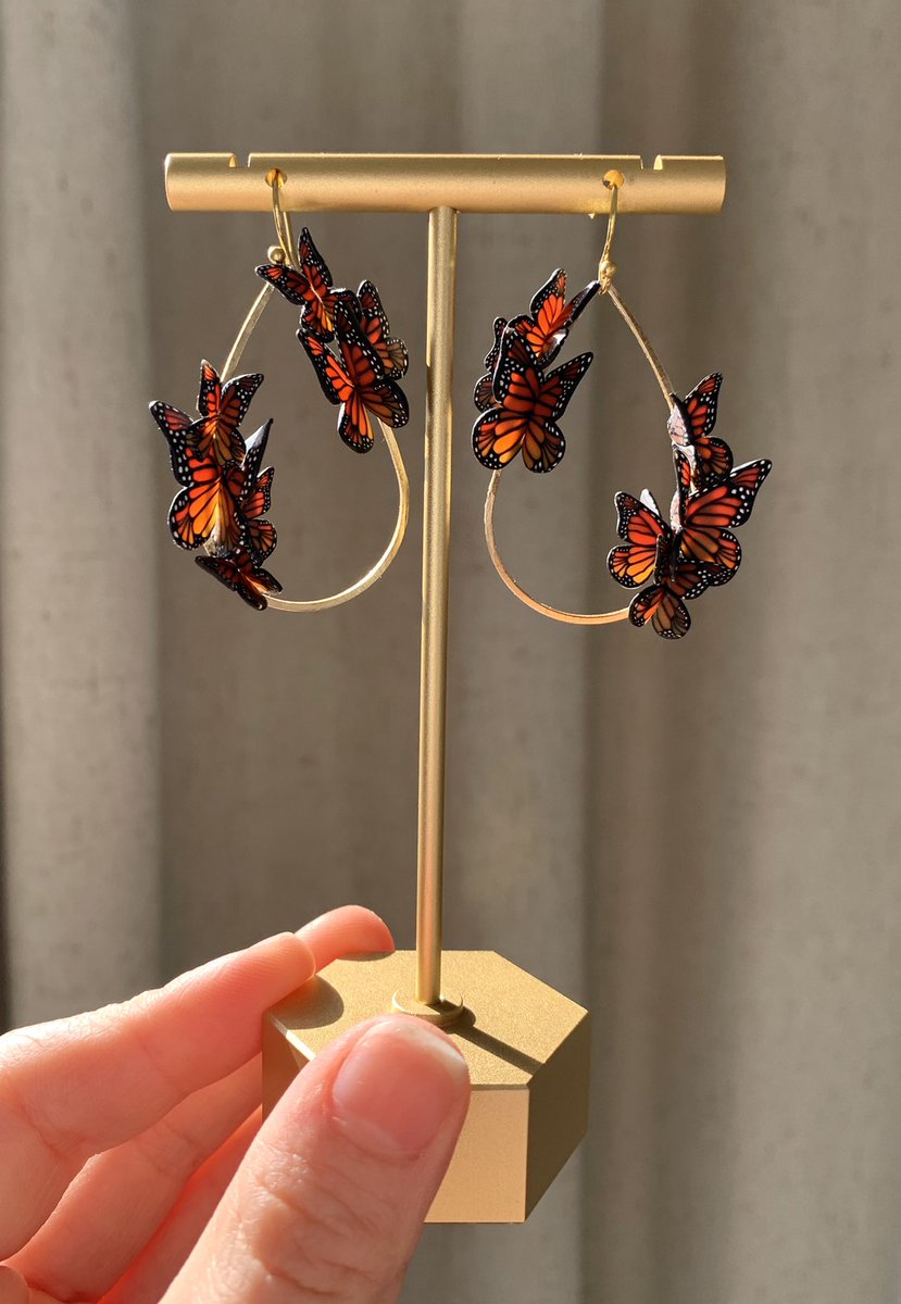 craftedbyari's tweet photo. 🔸 monarch butterfly hollows 🔸

handmade from polymer clay 🧡✨ some of the most ethereal earrings i’ve ever created 🥺🦋 https://t.co/JZfIboNeoT