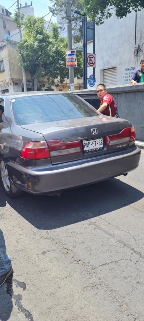 Hoy violentaron a mi amiga y a su pasajero en Jose T. Cuéllar, eje 2 sur, en el desnivel de Tlalpan, en un percance vial los bajaron del taxi 3 hombres y 3 mujeres, los cuáles se dieron a la fuga después de golpearlos, en un Accord placas PAD5788 ayúdanos a localizarlos <a href="/C5_CDMX/">C5 CDMX</a>