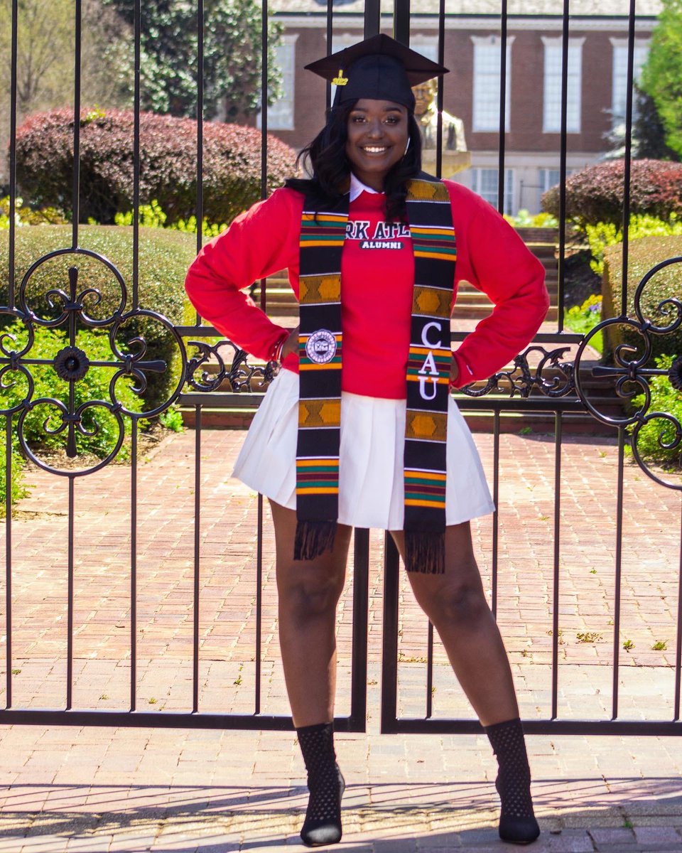 naviii____'s tweet photo. Had to walk a whole lotta miles to get here!🤞🏾❤️Grandad this for you! #21days #hbcugrad #1degreehotter #JDloading https://t.co/1M1cr9Rdj5