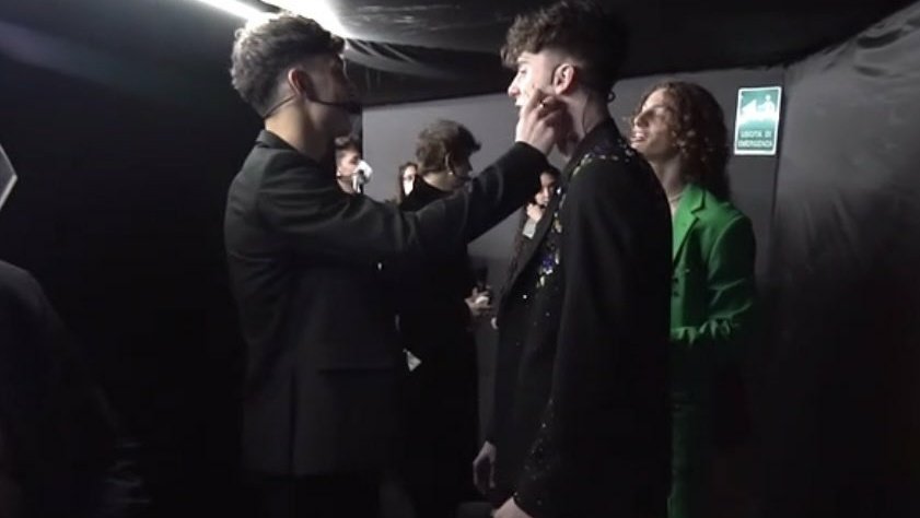 milkwithbiscuit's tweet photo. Nunzio: "Se proprio devo uscire, non c'era persona migliore che mi poteva mandare a casa. Lo sai quello che penso di te Luca. Io ti voglio troppo bene"

Nunzio e LDA:💔
#Amici21 https://t.co/qUGlpVht0e