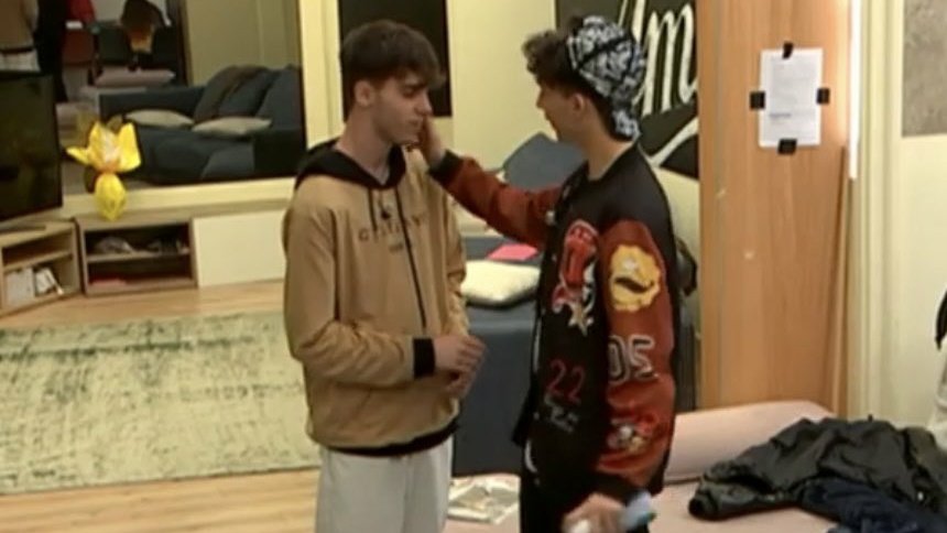 milkwithbiscuit's tweet photo. Nunzio: "Se proprio devo uscire, non c'era persona migliore che mi poteva mandare a casa. Lo sai quello che penso di te Luca. Io ti voglio troppo bene"

Nunzio e LDA:💔
#Amici21 https://t.co/qUGlpVht0e