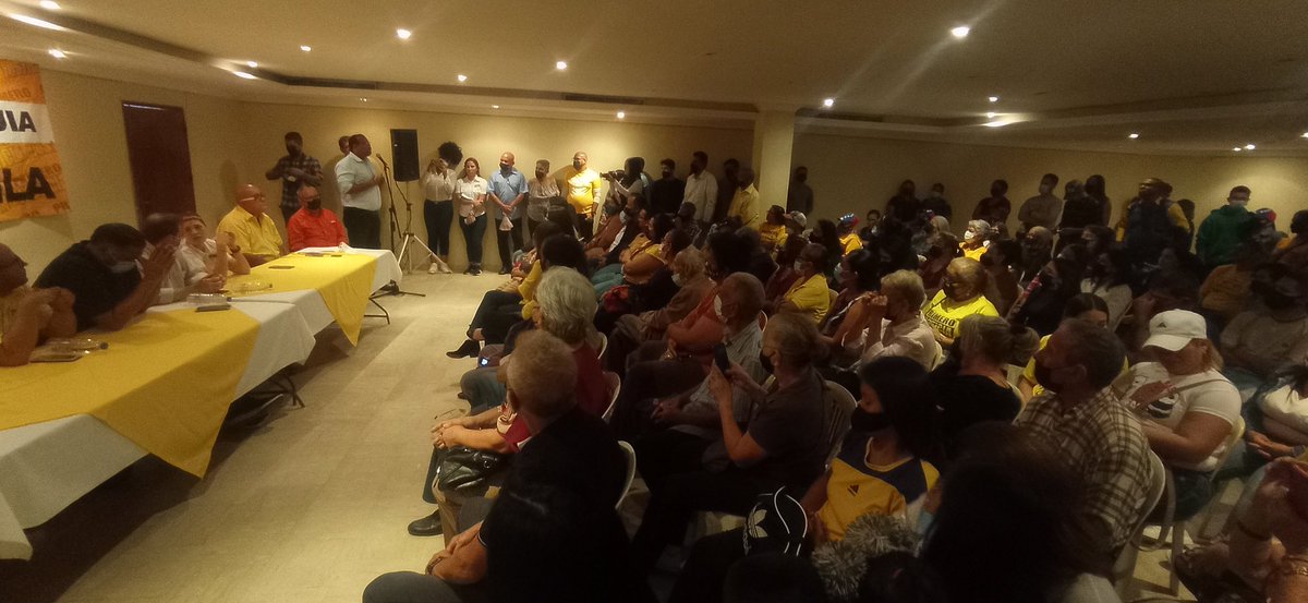 Seguimos creciendo! 

Hoy en <a href="/MaracaiboPj/">Primero Justicia Maracaibo</a> damos la bienvenida a más de 200 dirigentes sociales y comunitarios que desde hoy comienzan a formar parte de nuestra familia en la Parroquia Juana de Ávila!
<a href="/Pj_JuanaDeAvila/">PJ_JuanaDeAvila</a> 
<a href="/PJZulia_/">PJ Zulia</a>