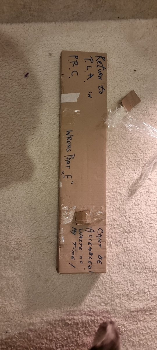 anonymous_namo's tweet photo. When i took it home and opened the parcel i found a box with writing on it and items that looked used. The box didn't even have my name on it. As a good will gesture can i have a new one sent to my house as i had to carry it home for 45 minutes just to find out its faulty. https://t.co/lGYY9Eajlf