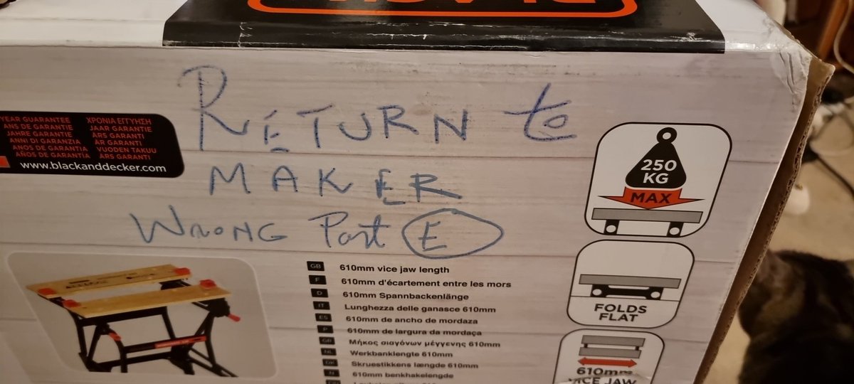 anonymous_namo's tweet photo. When i took it home and opened the parcel i found a box with writing on it and items that looked used. The box didn't even have my name on it. As a good will gesture can i have a new one sent to my house as i had to carry it home for 45 minutes just to find out its faulty. https://t.co/lGYY9Eajlf