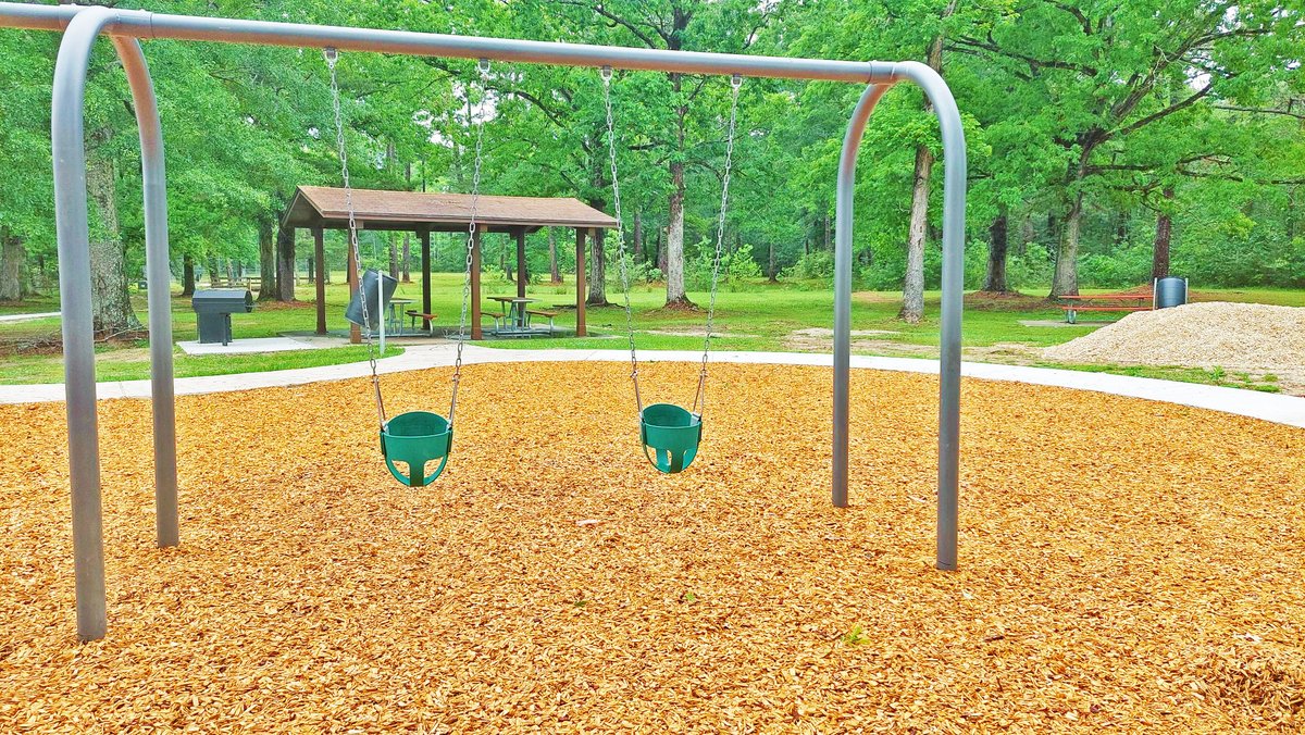 We love a neighborhood park and Baywood Park is no exception! This park got new playground equipment and walks. A perfect place for kids to play while parents get their steps in! #StrategicSaturday