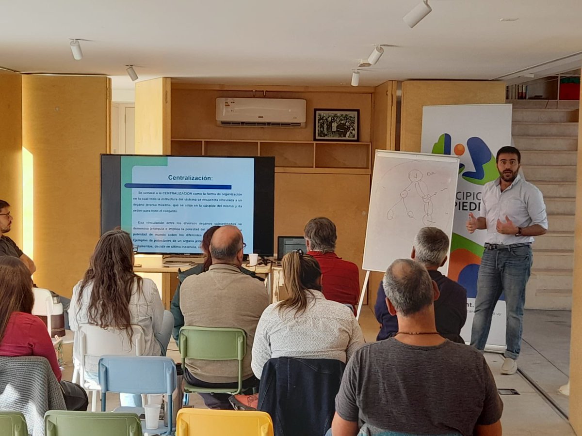 martinpardo77's tweet photo. Hoy los 30 municipios canarios inician ciclo de formación de capacidades en espacios simultáneos del territorio. Acción impulsada por la @IdCanelones con apoyo del @cintendentesuy y equipos docentes de @UClaeh @ciesu_uy y el Núcleo Int. dEstudios del Desarrollo Terr de @Udelaruy https://t.co/okn3UFaiom