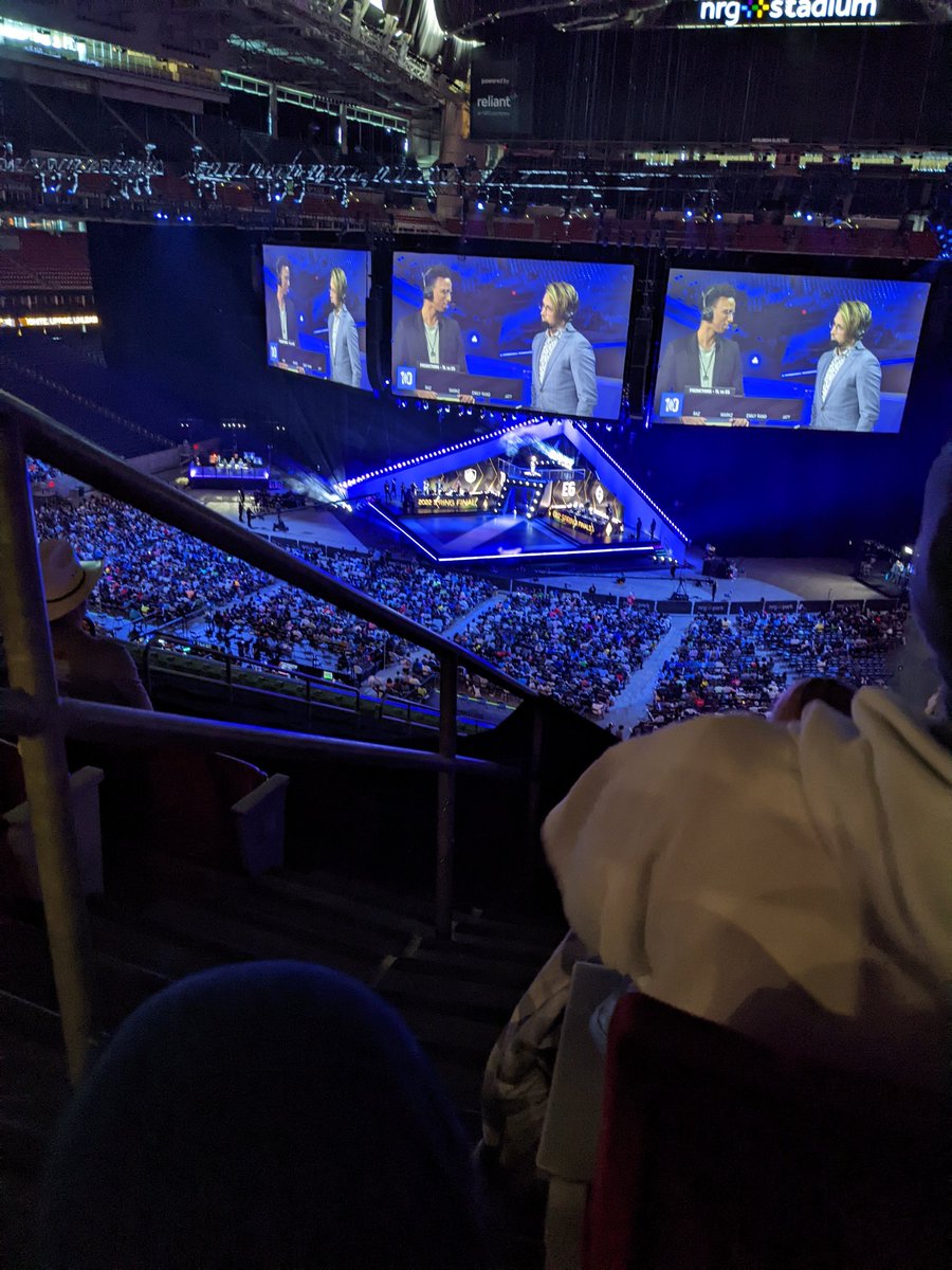 Kaiisuko's tweet photo. Yo this stadium is insane #LCS https://t.co/udeCxRRkqZ