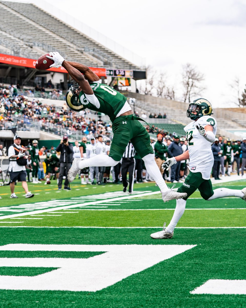 CSUFootball's tweet photo. This was 𝙎𝙄𝙓 😱

@Melquan_1 in his bag!

#Stalwart x #RamGrit 🐏 https://t.co/gU2eWwsa74