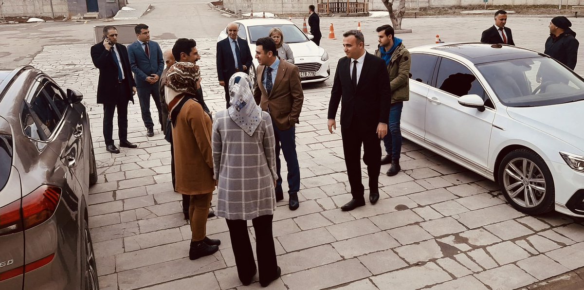 ErenERGEN1's tweet photo. Van’dan bir güzel geçti.
Bir yanda anılar bir yanda dünler….  Bir gün gitsen bile hatıran yeter. #hayatınızınheranında @sefikaygol https://t.co/fZVSn6xg1W