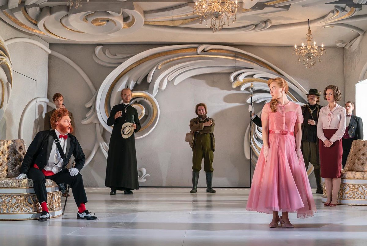 GarsingtonOpera's tweet photo. ⚠️ It’s the final weekend to relive #GORosenkavalier ⚠️
Our 2021 #DerRosenkavalier with @philharmonia is available on @OperaVision_eu until Friday 29 April 2022.
Watch now 🔗 https://t.co/fNFnPAgT5H
#OperaOnline #Strauss #WeekendFun #WatchNow https://t.co/iwd7k34b34