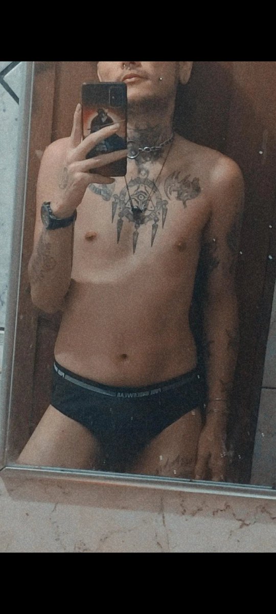 eeveepsycho's tweet photo. Magrinho e tatuado https://t.co/A7Uxj9Tzwp