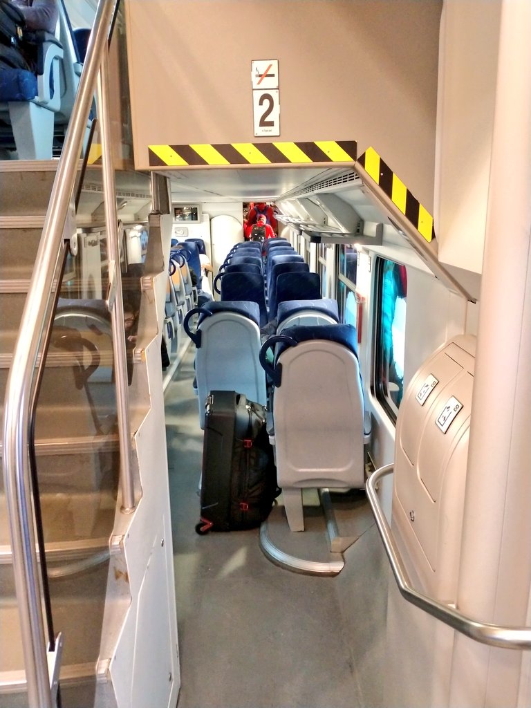 Blijdorper's tweet photo. En met een klassieke dubbeldeks trein weer terug #treinleven #it0422 https://t.co/G7u5bx25dr