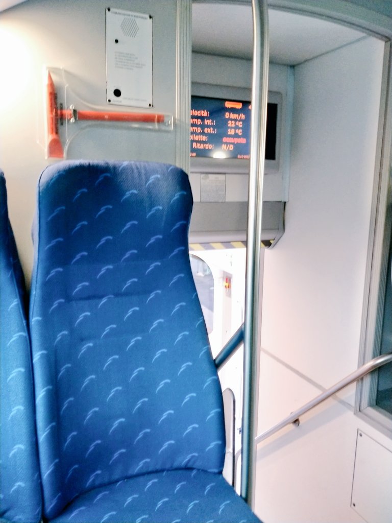 Blijdorper's tweet photo. En met een klassieke dubbeldeks trein weer terug #treinleven #it0422 https://t.co/G7u5bx25dr
