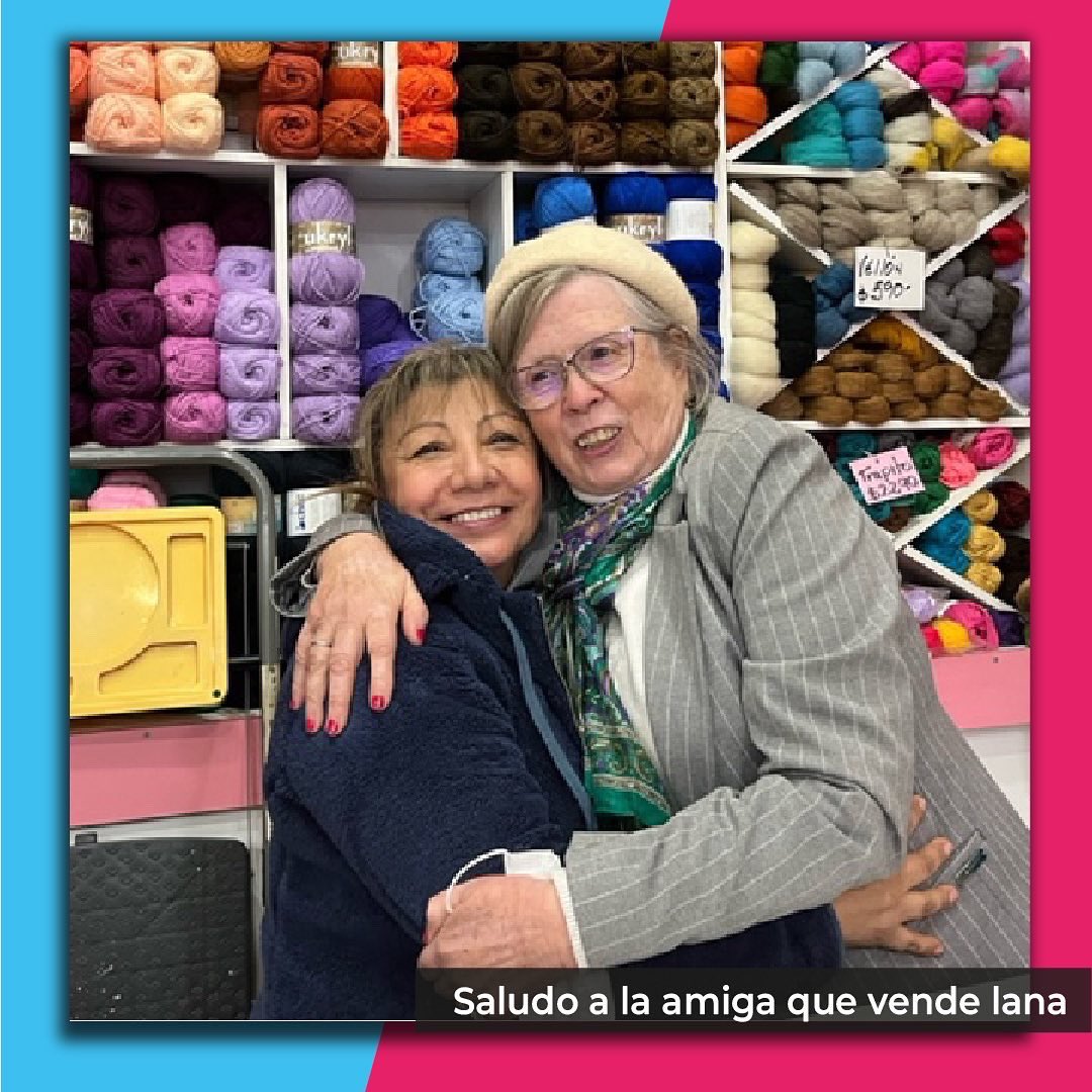DiputadaBulnes's tweet photo. Seguimos rumbo a Constitución, donde almorzamos en el Mercado con manipuladoras de alimentos. También dimos una entrevista a #GPS antes de conocer el hermoso trabajo de #CasaEmma  mujeres colaborando con mujeres para superarse. ¿Algo más hermoso que eso?
¡Seguimos!🌳 https://t.co/Iec7OP4Vux