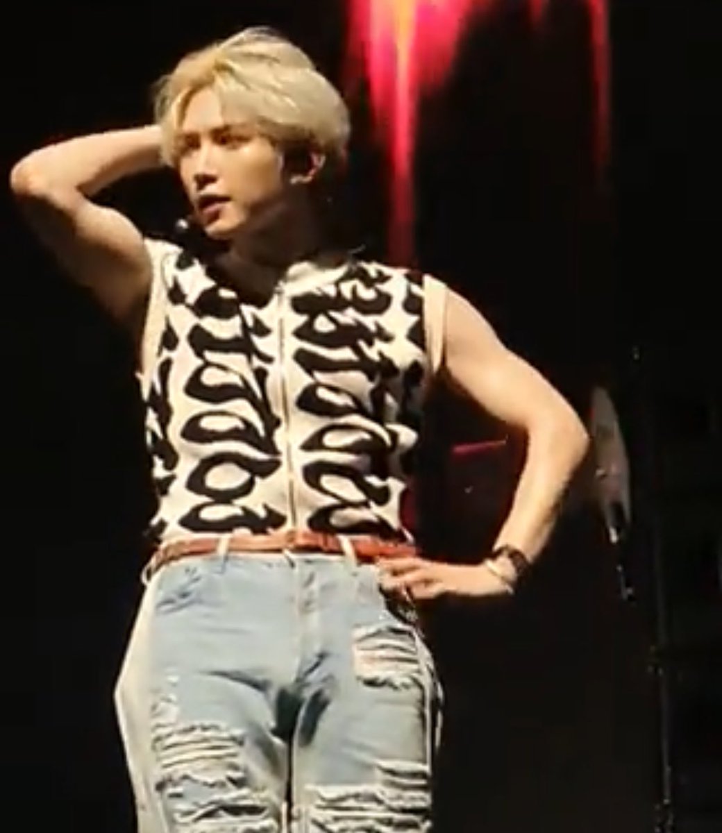 YEOSANGLOOK's tweet photo. wha- https://t.co/HANXFCNBMT