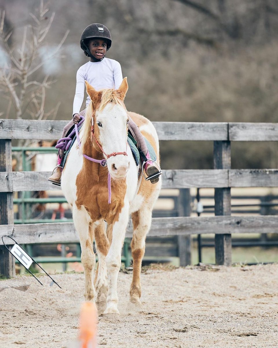 ThomasRhett's tweet photo. Kids and horses. Something really special about it https://t.co/TGh0HBW53s