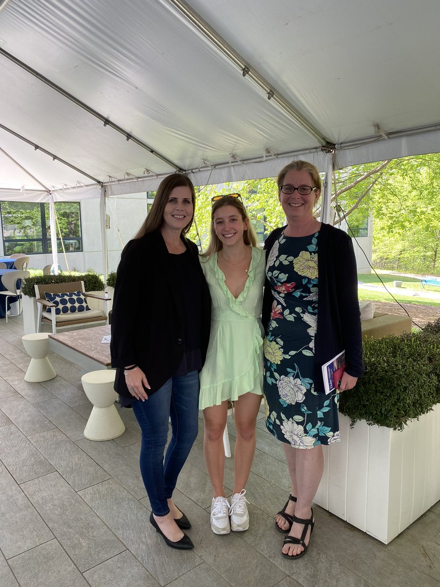 Loved celebrating my involvement with <a href="/DukeMargolis/">Duke-Margolis</a> yesterday with two of my wonderful mentors @MFranklinPhD <a href="/GSchmidler/">Gillian Sanders Schmidler</a>! Missing <a href="/rushinacholera/">Rushina Cholera, MD PhD</a> and <a href="/HurewitzSophie/">Sophie Hurewitz</a> 😊