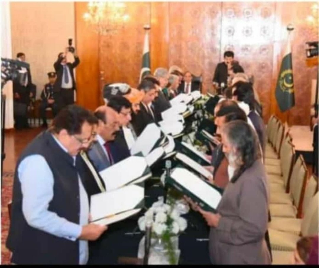 NidaEAlam1's tweet photo. #AsadMajeedKhan @asadmk17 
#asadmajeedsalam #AsadMajeed 
#مداخلت_پہ_روشنی_ڈالو #مداخلت_ہوئی_سازش_نہیں #سازشی_جنرلز_نامنظور 
#beggerscantbeleaders #slavesgoverment https://t.co/VZukv4Cbyw